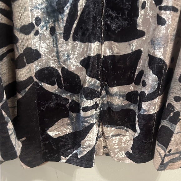 Abstract Patterned Women's Jacket with Hood - Picture 6 of 10